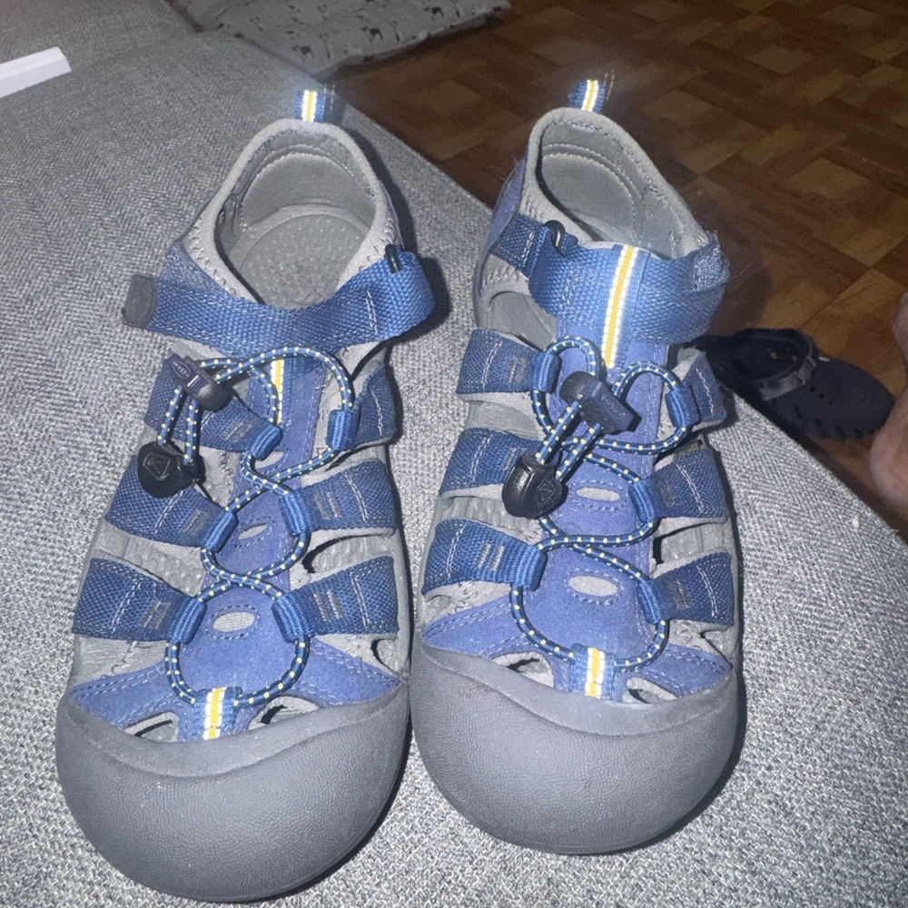 Keen sandals size 6 unisex